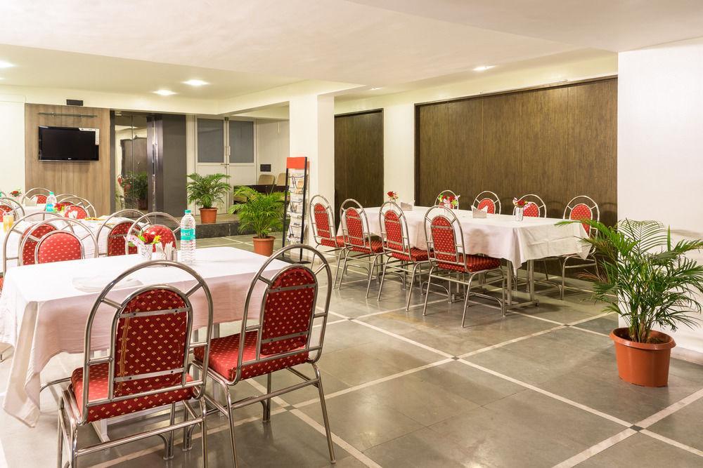 ホテル Treebo Trend Royal Kourt Aurangabad エクステリア 写真