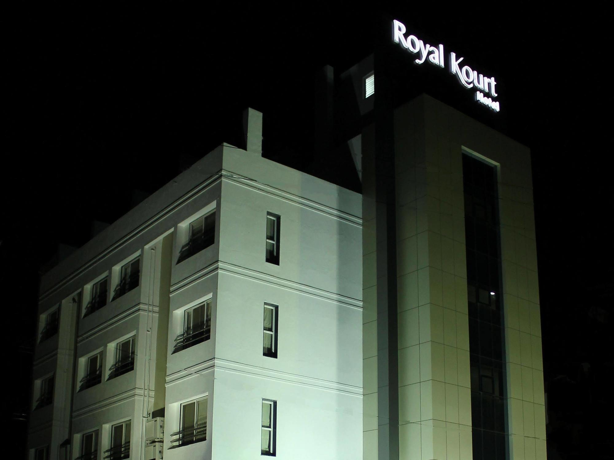 ホテル Treebo Trend Royal Kourt Aurangabad エクステリア 写真